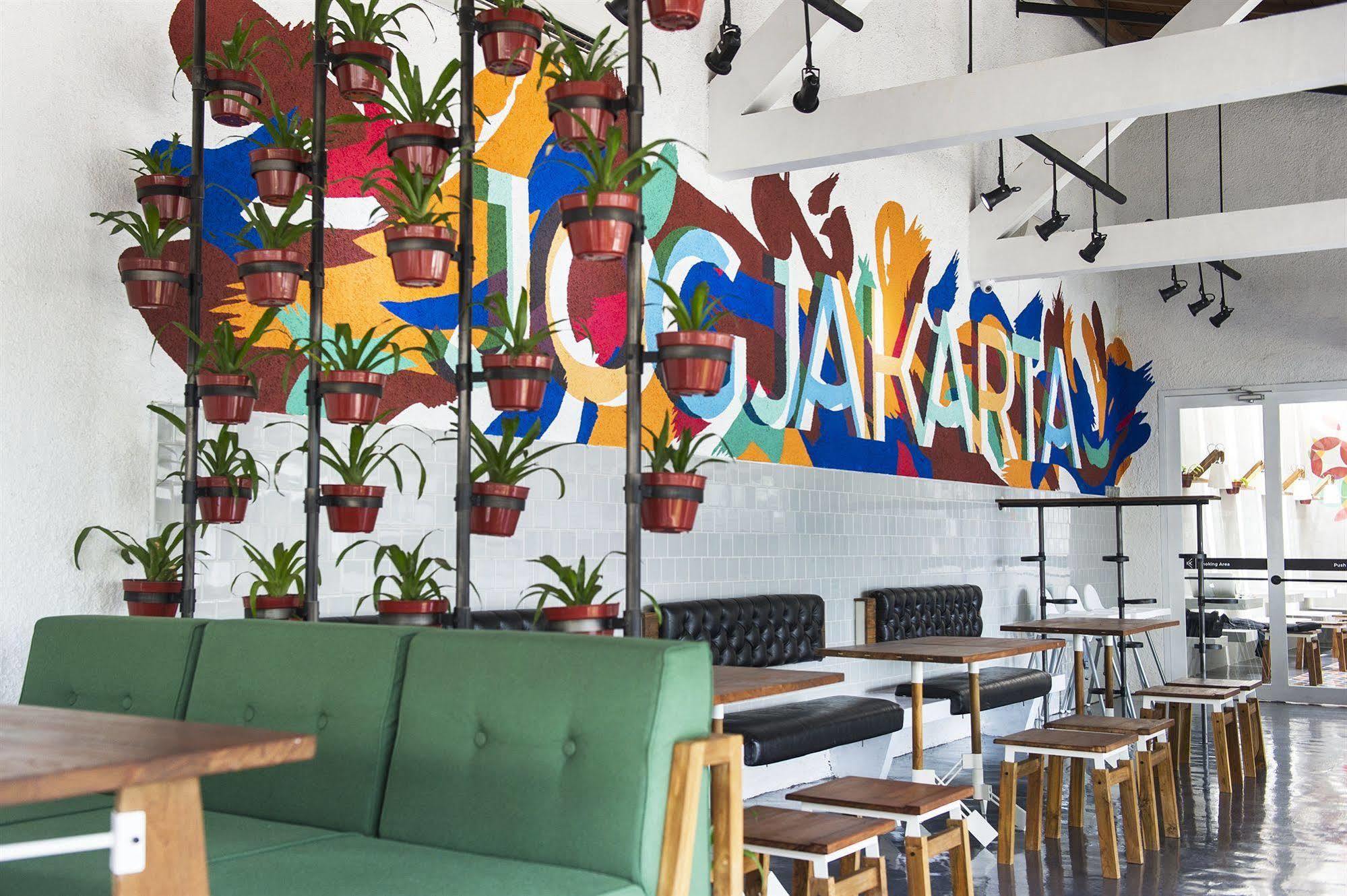 Lokal Hotel & Restaurant Kejayan Eksteriør billede