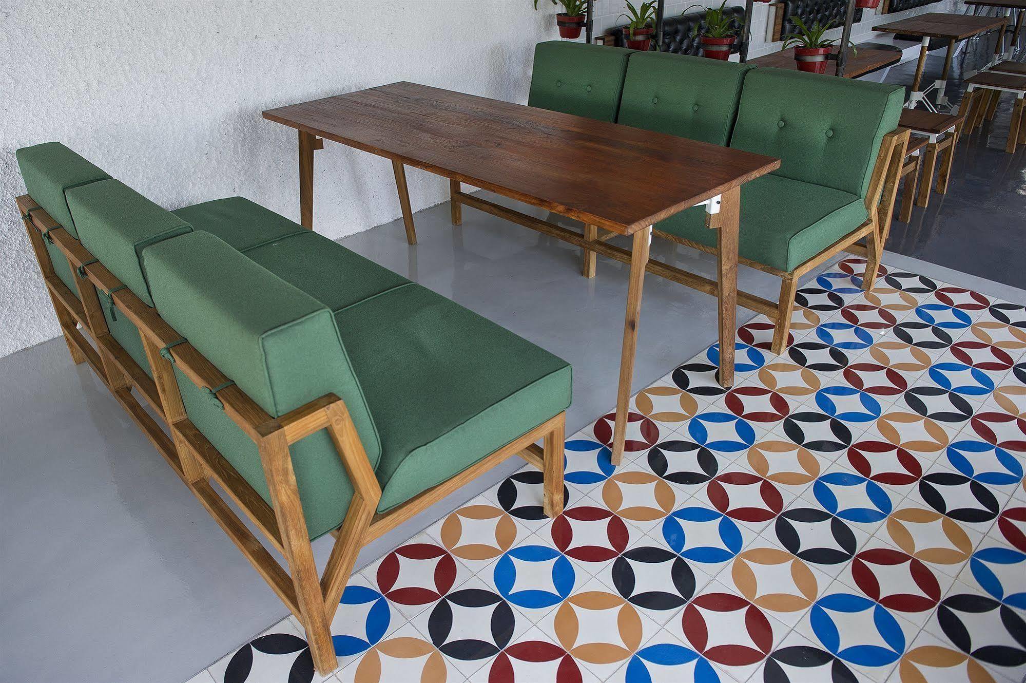 Lokal Hotel & Restaurant Kejayan Eksteriør billede